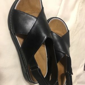 Flat sandals